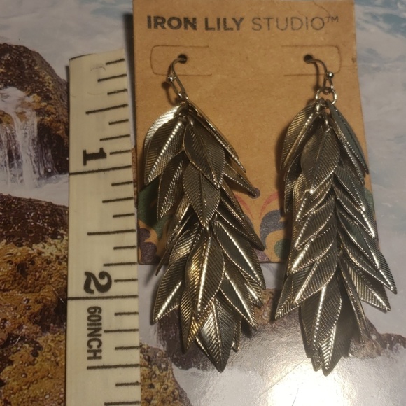 🌹Iron lily studio Leaf Earrings. - Picture 4 of 4